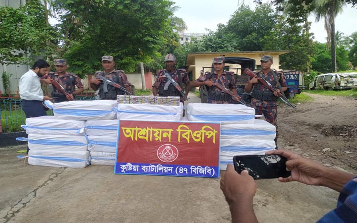 কুষ্টিয়ায় যৌথবাহিনীর অভিযানে চার লাখ নকল আকিজ বিড়িসহ আটক ১